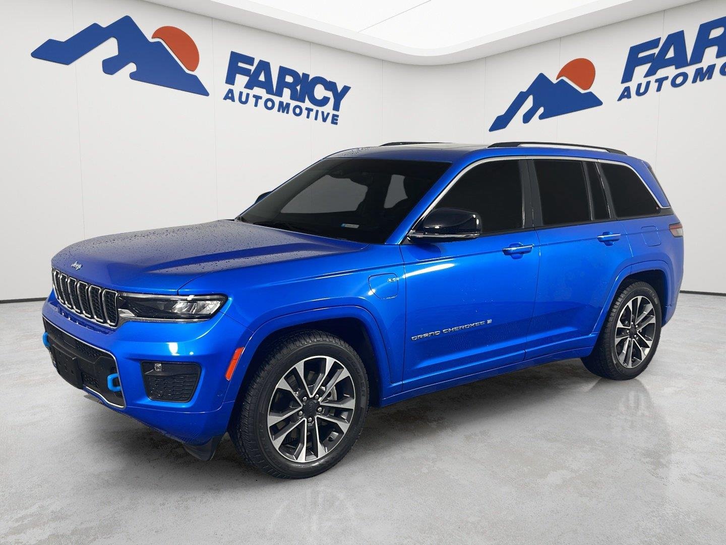 Used 2023 Hydro Blue Pearlcoat Jeep Overland image 1