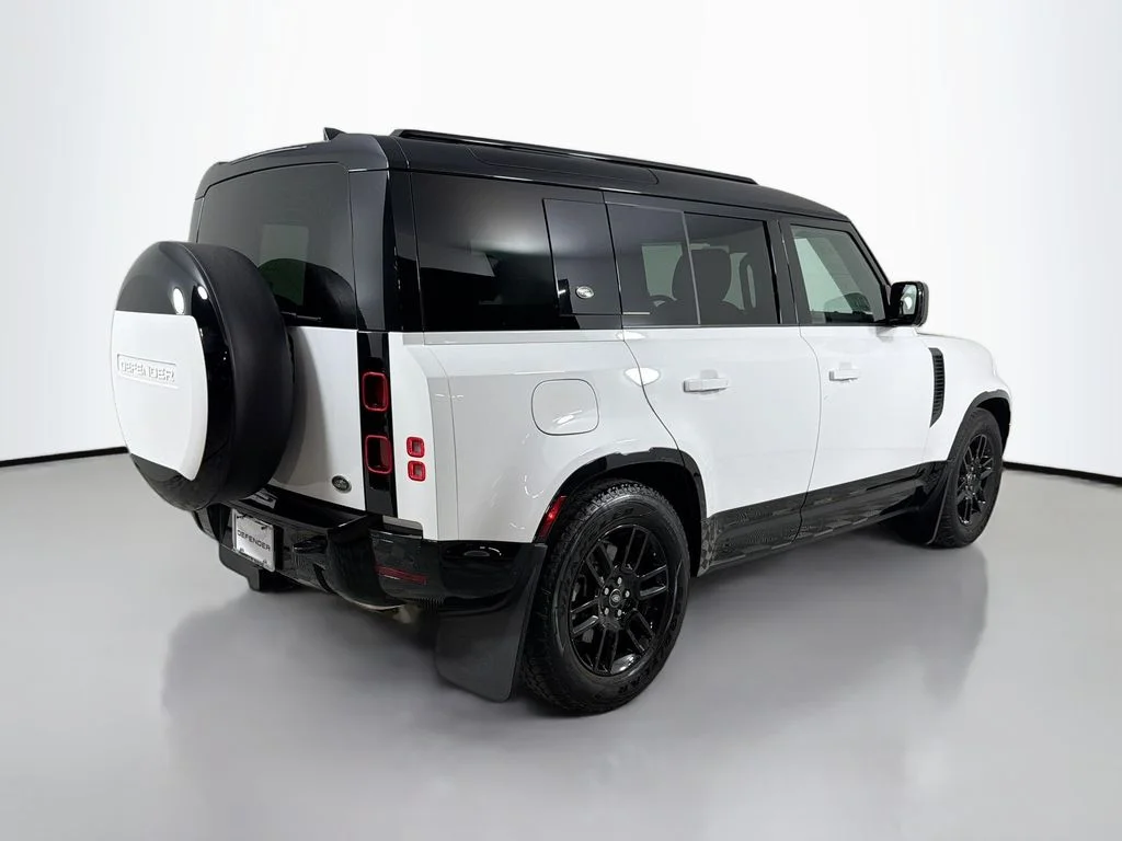 Used 2023 White Land Rover X-Dynamic SE image 5