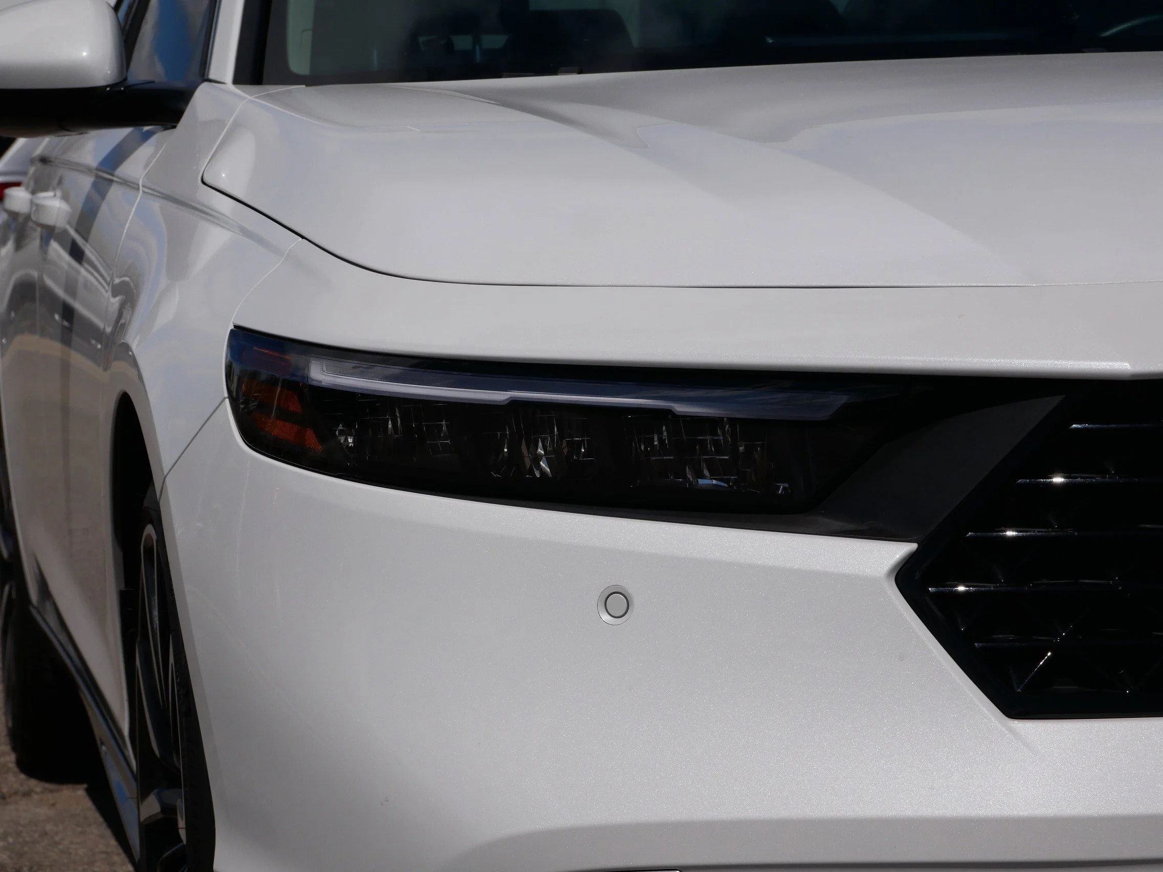 Used 2025 Platinum White Pearl Honda Touring image 16