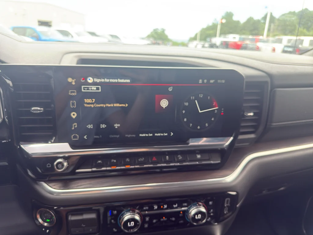 Used 2025 Onyx Black GMC SLT image 17