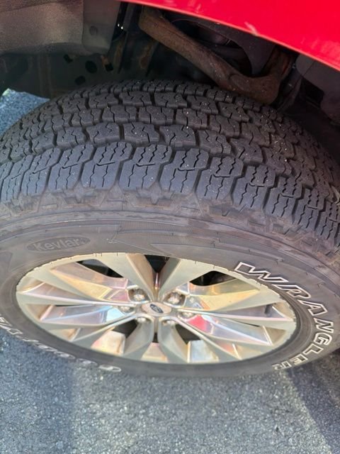 Used 2016 Red Ford XLT image 3