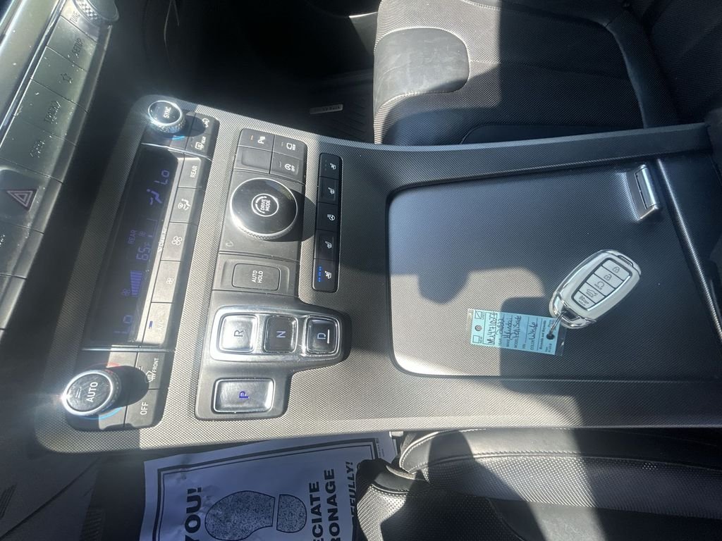 Used 2022 White Hyundai Calligraphy image 26