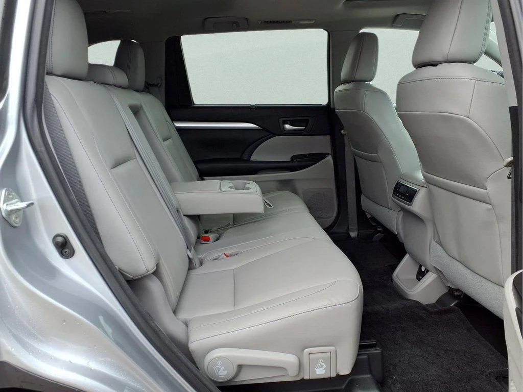Used 2016 Silver Sky Metallic Toyota FWD 4dr V6 XLE (Natl) image 13