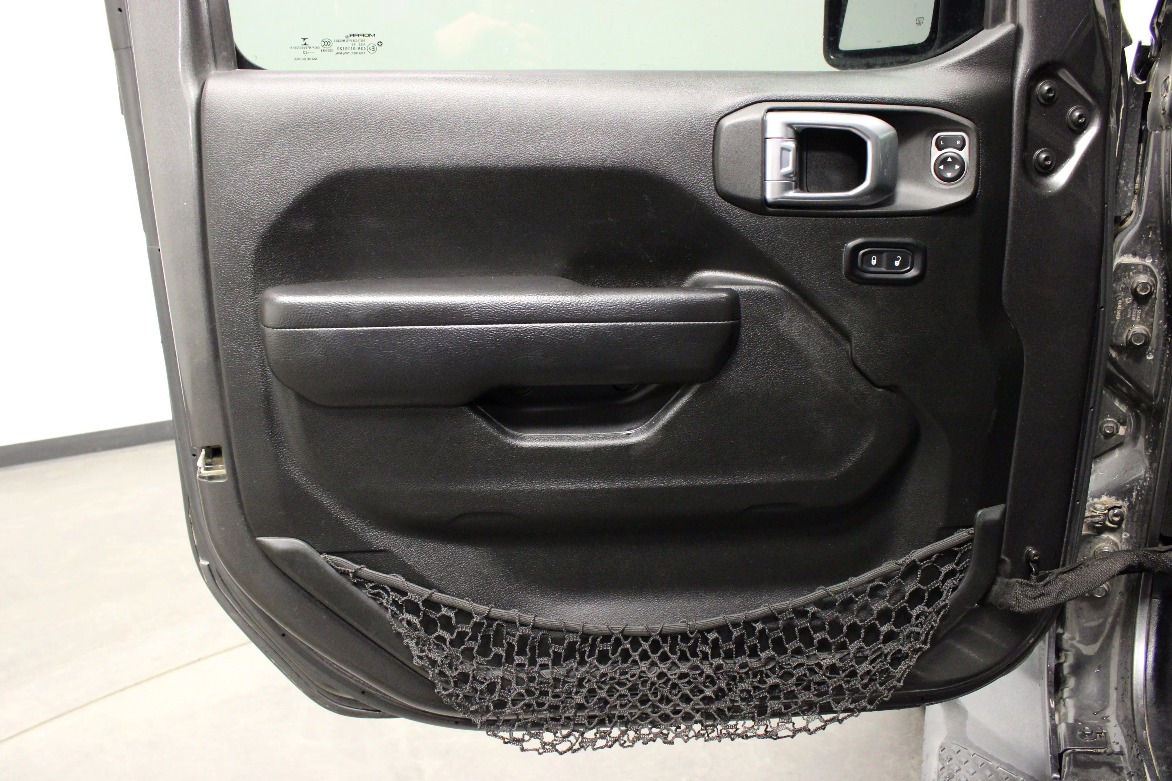Used 2022 Granite Crystal Metallic Clearcoat Jeep Sport image 12