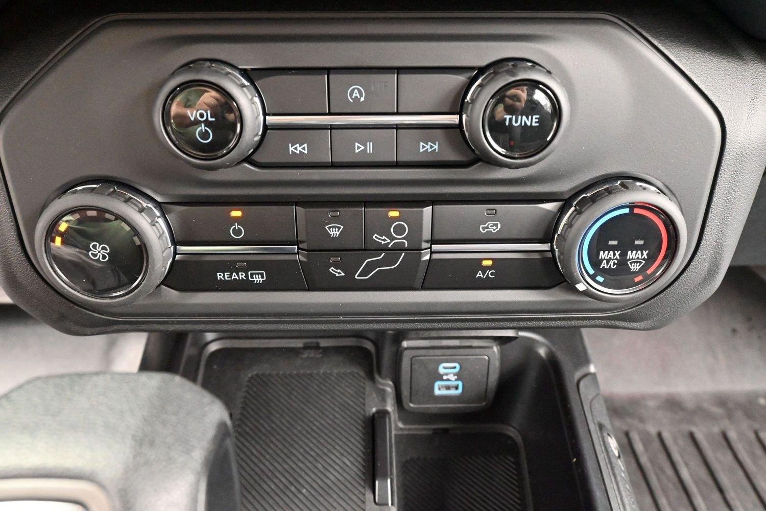 Used 2025 Green Ford Base image 23