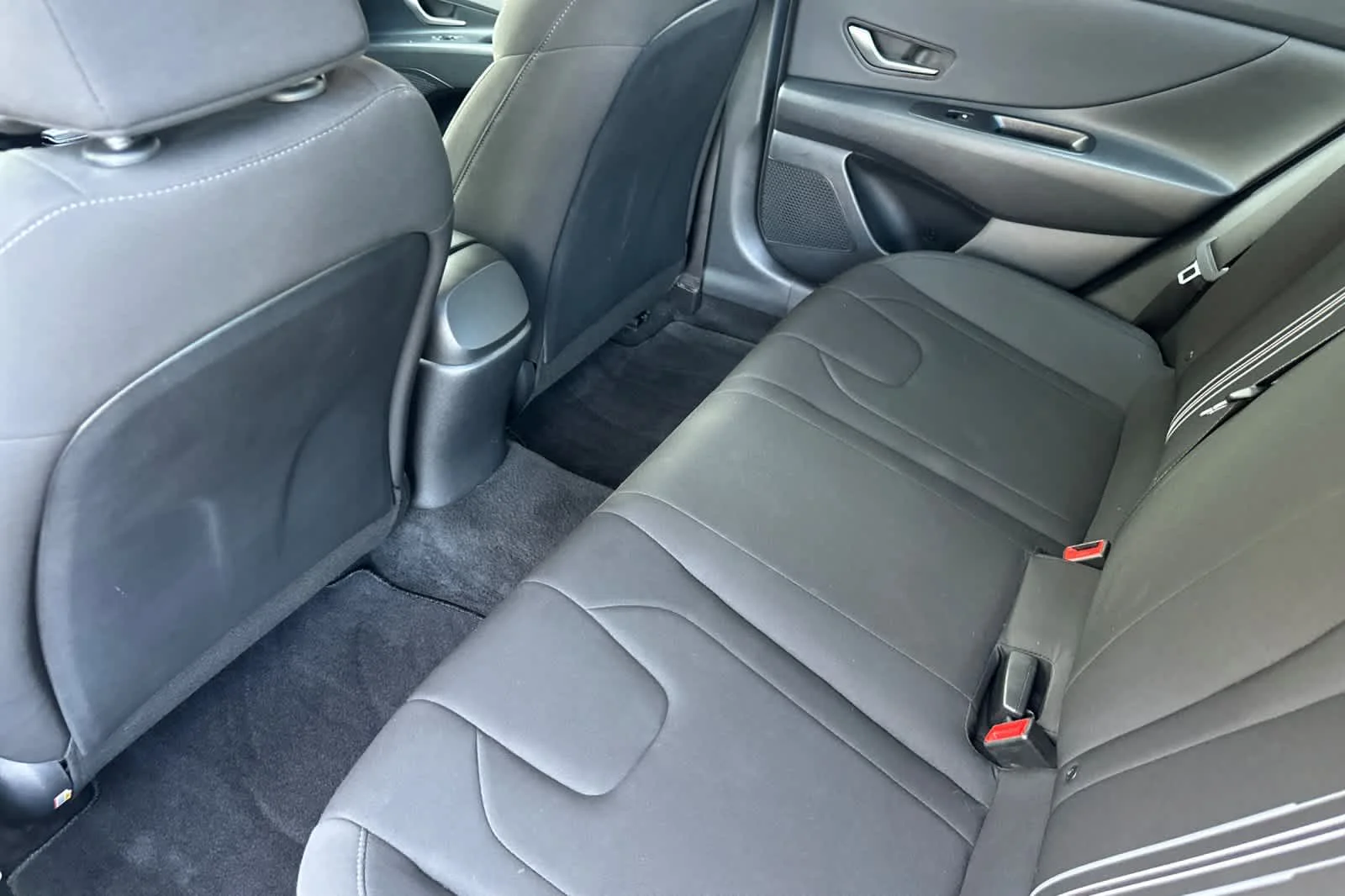 Certified Used 2023 Fluid Metallic Hyundai SEL image 4