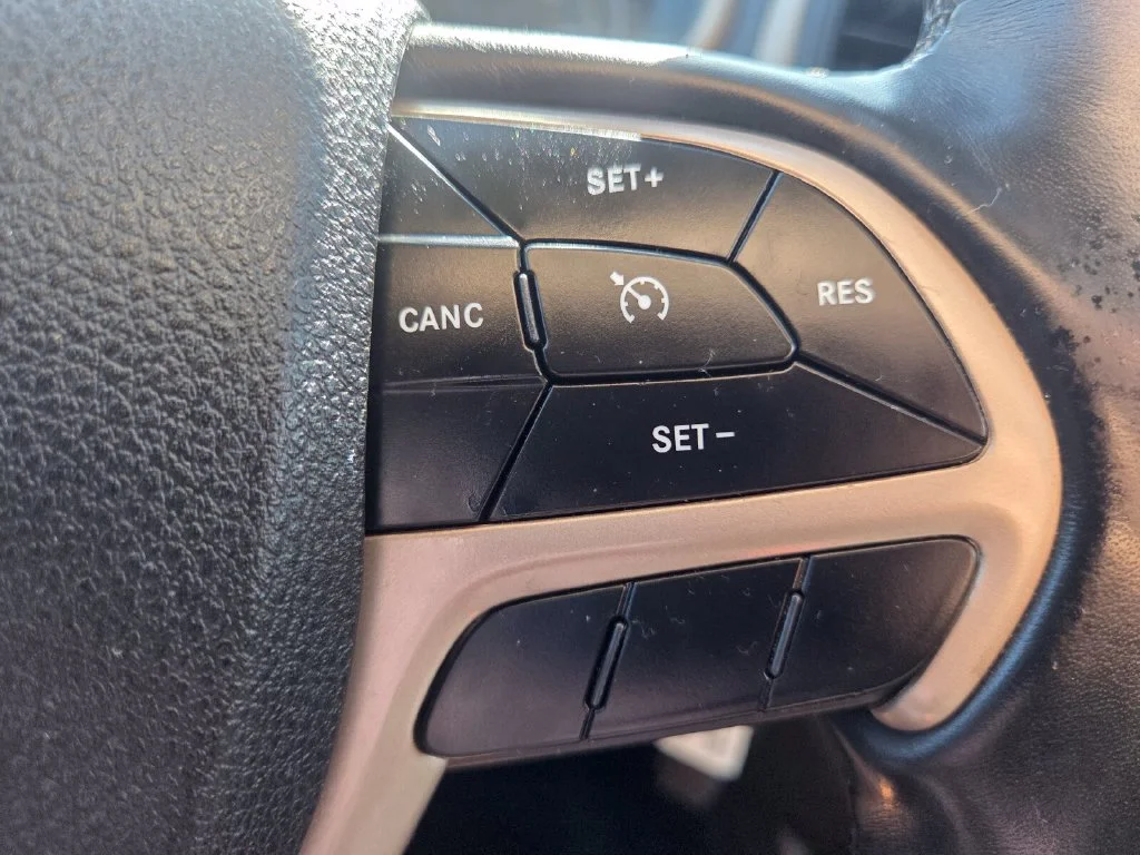 Used 2018 Gray Jeep Latitude image 14