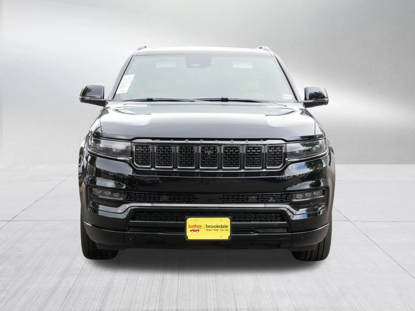 Used 2025 Diamond Black Crystal Pearlcoat Jeep Series III Obsidian image 2
