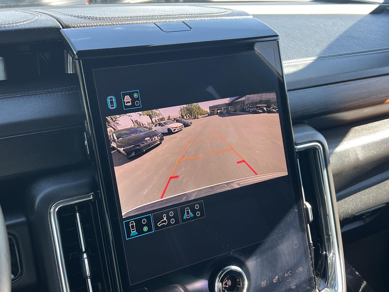 2025 GMC Yukon Denali - Photo 8