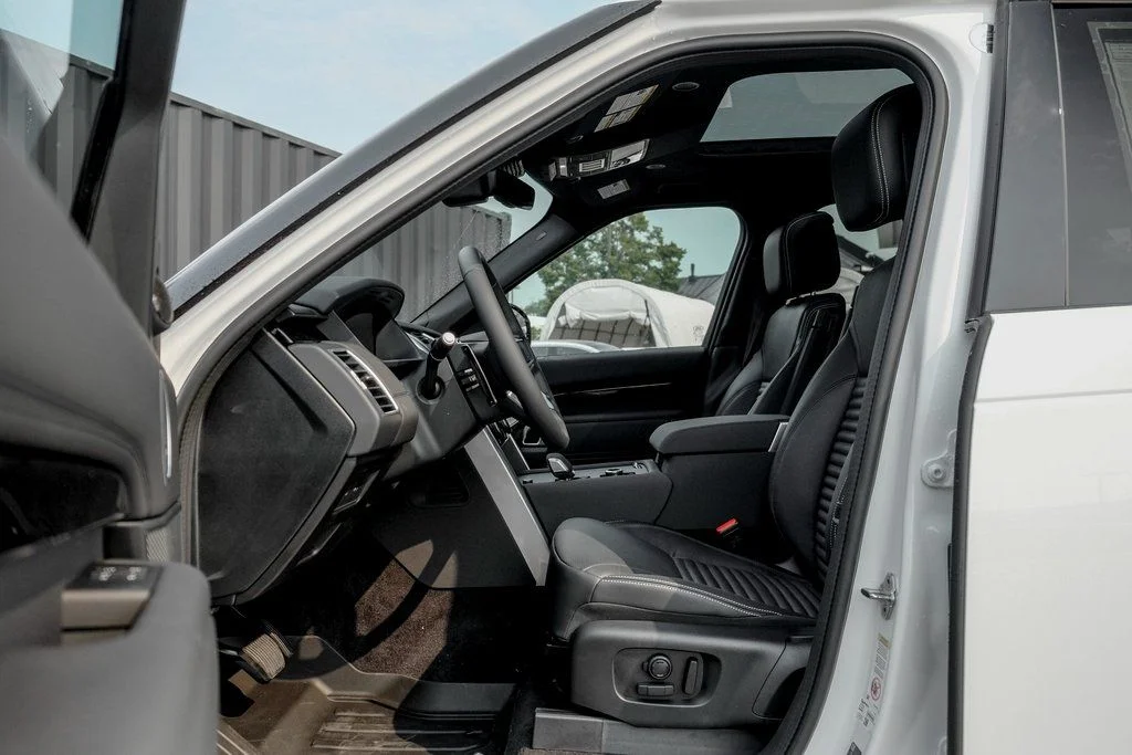 Certified Used 2025 Fuji White Land Rover S image 9