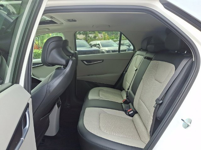 Used 2023 White Kia Wave image 12