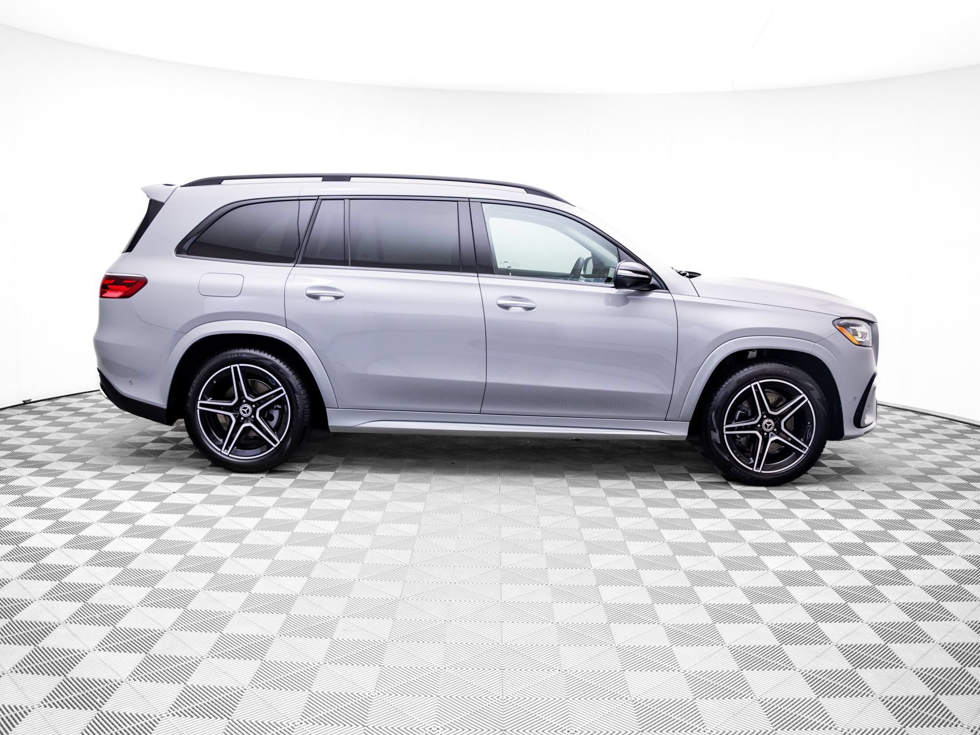 New 2026 MANUFAKTUR Alpine Grey Mercedes-Benz GLS 450 image 48