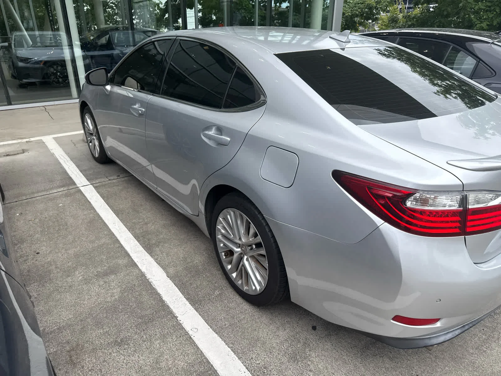 Used 2013 Silver Lining Metallic Lexus 4dr Sdn image 2