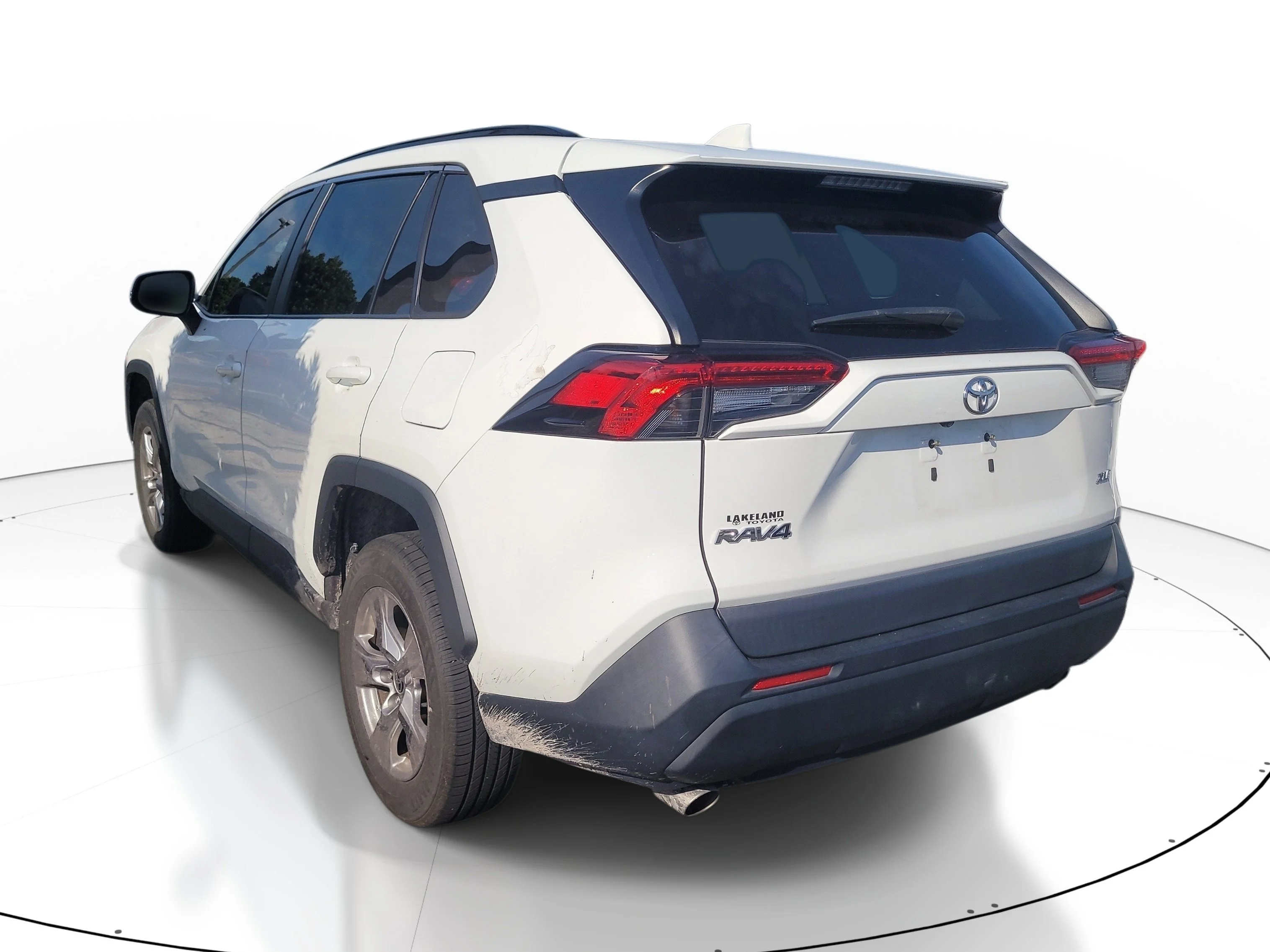 Used 2023 Ice Toyota XLE image 4