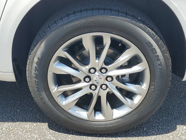 Used 2024 White Frost Tricoat Buick Avenir image 31