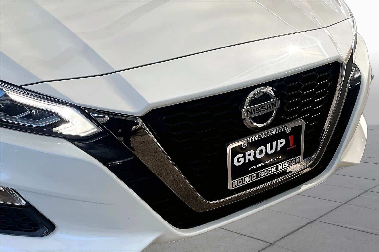 Certified Used 2022 Pearl White Tricoat Nissan 2.5 SR image 29