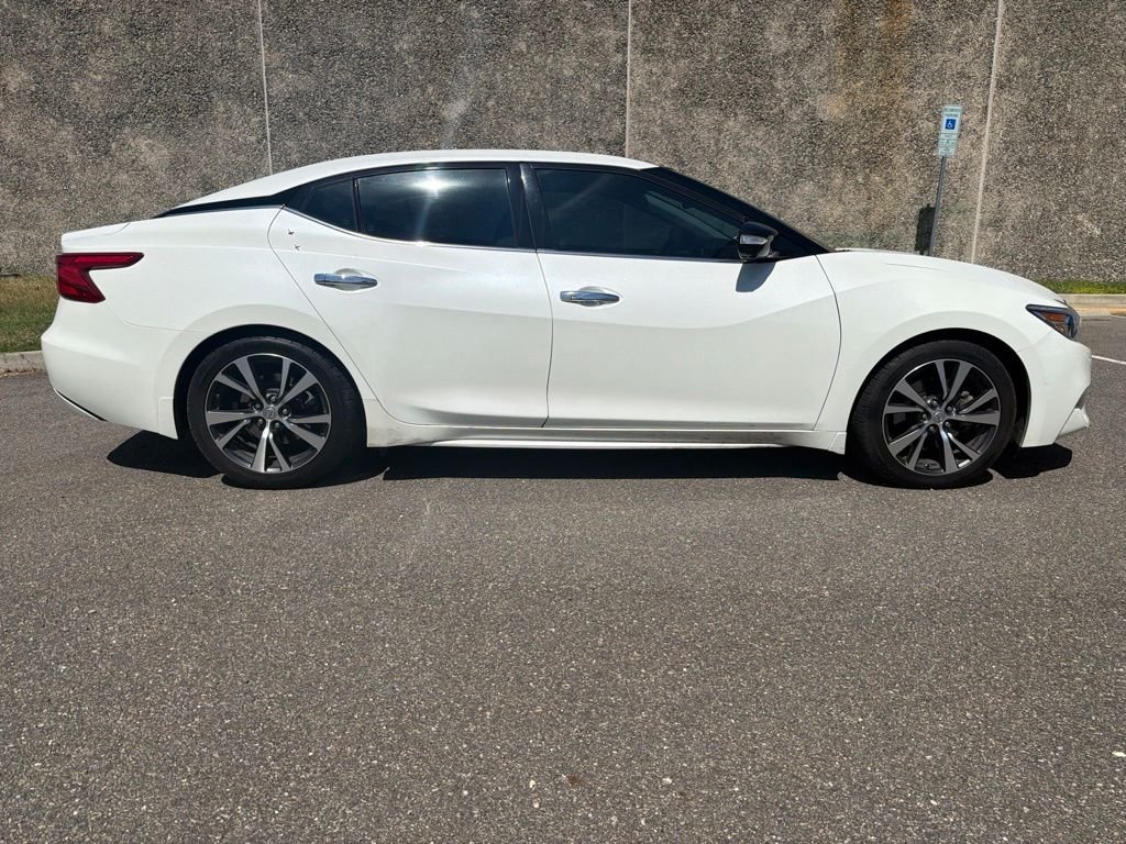 Used 2017 White Nissan Platinum image 8