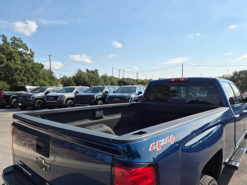 Used 2016 DEEP OCEAN BLUE METALLIC Chevrolet High Country image 38