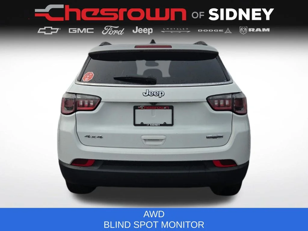 Used 2024 White Jeep Latitude image 6
