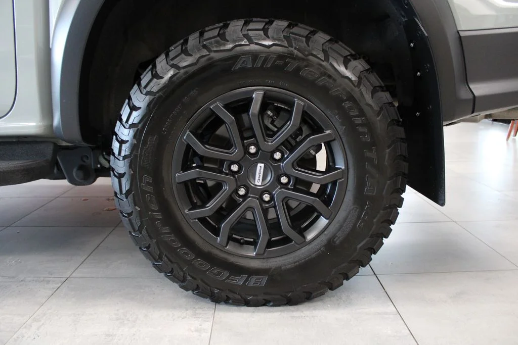 Used 2024 Cactus Green / Gray Ford Raptor image 9
