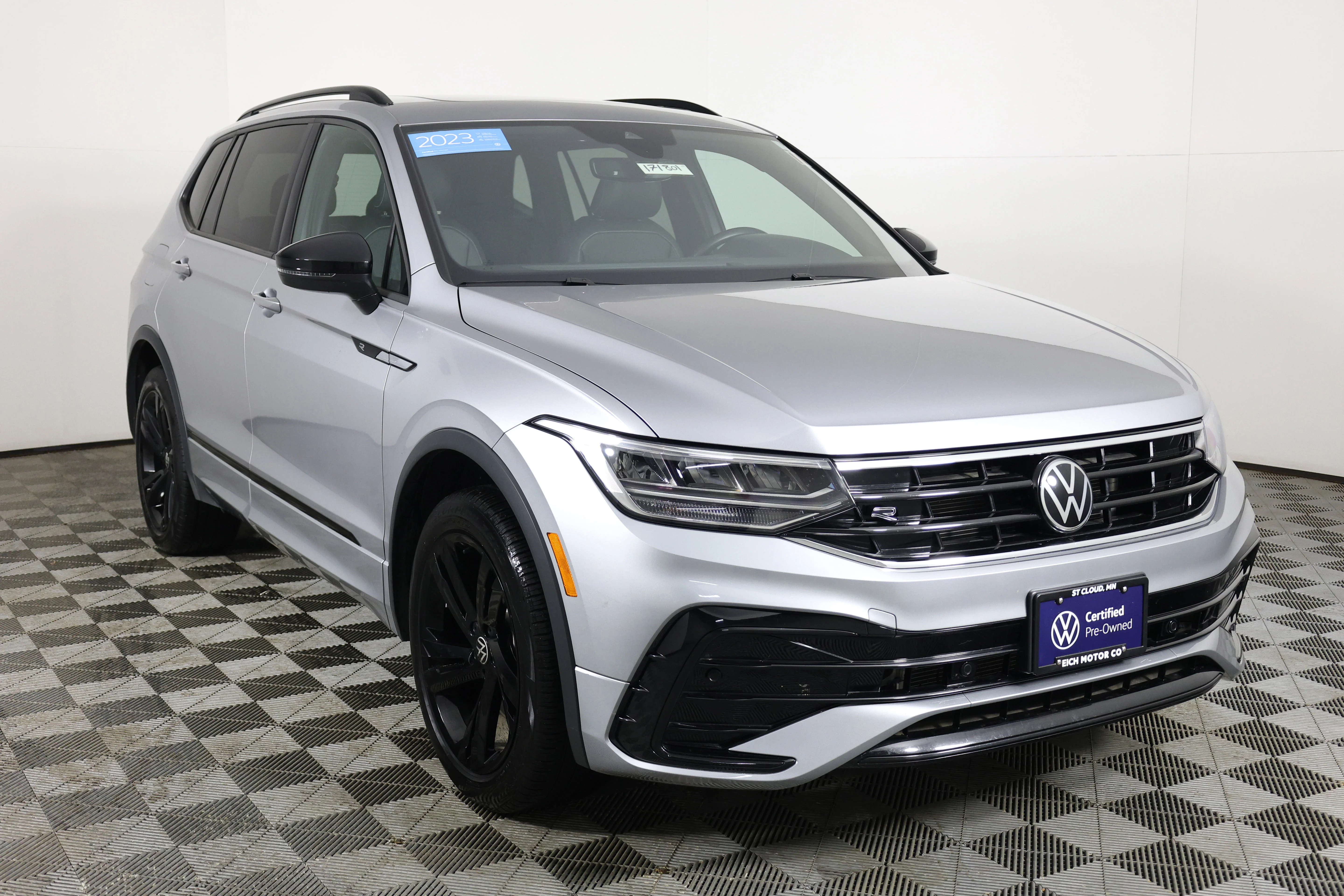 2023 Volkswagen Tiguan SE R-LINE BLACK
