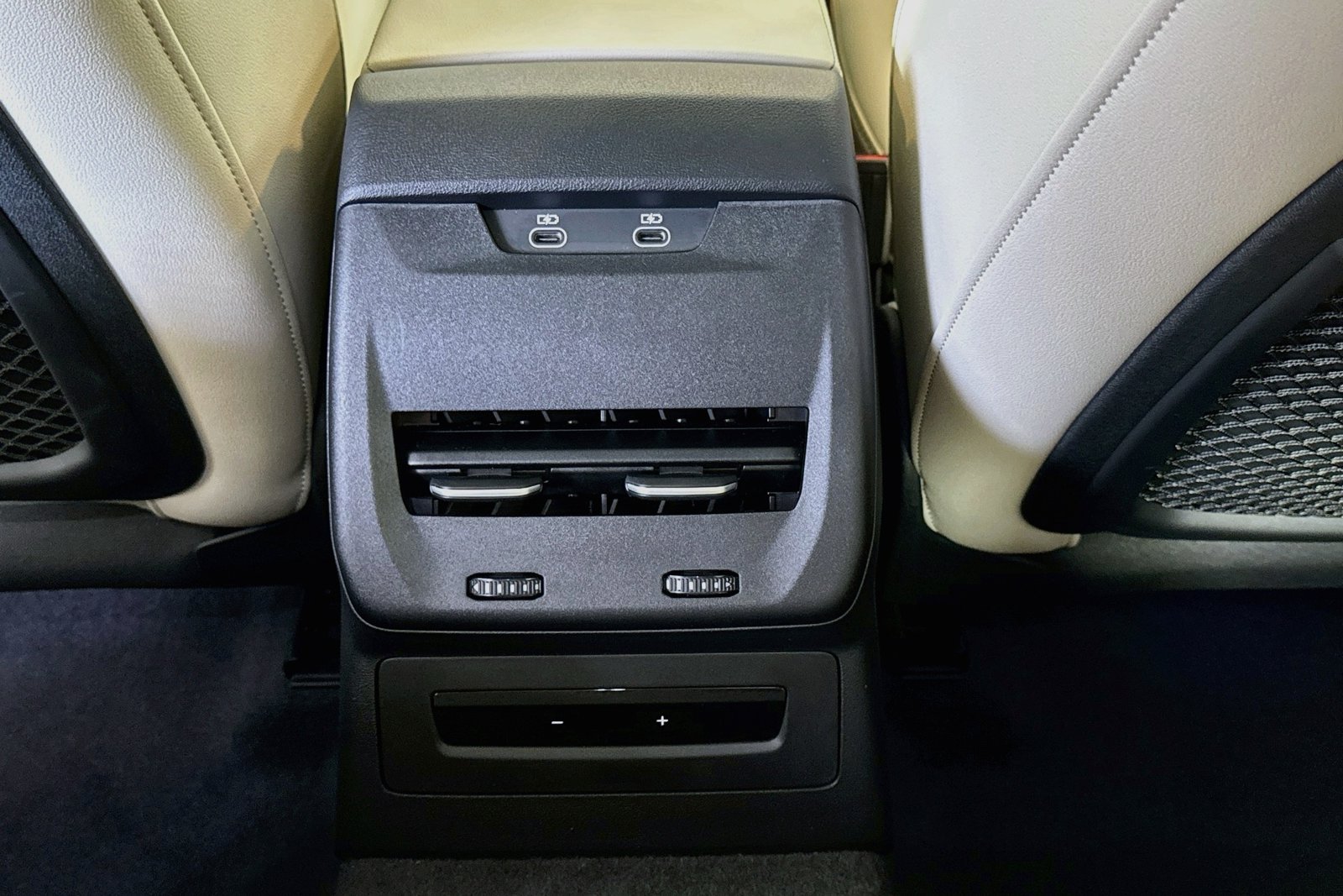 Used 2025 Arkona White Audi Premium image 22