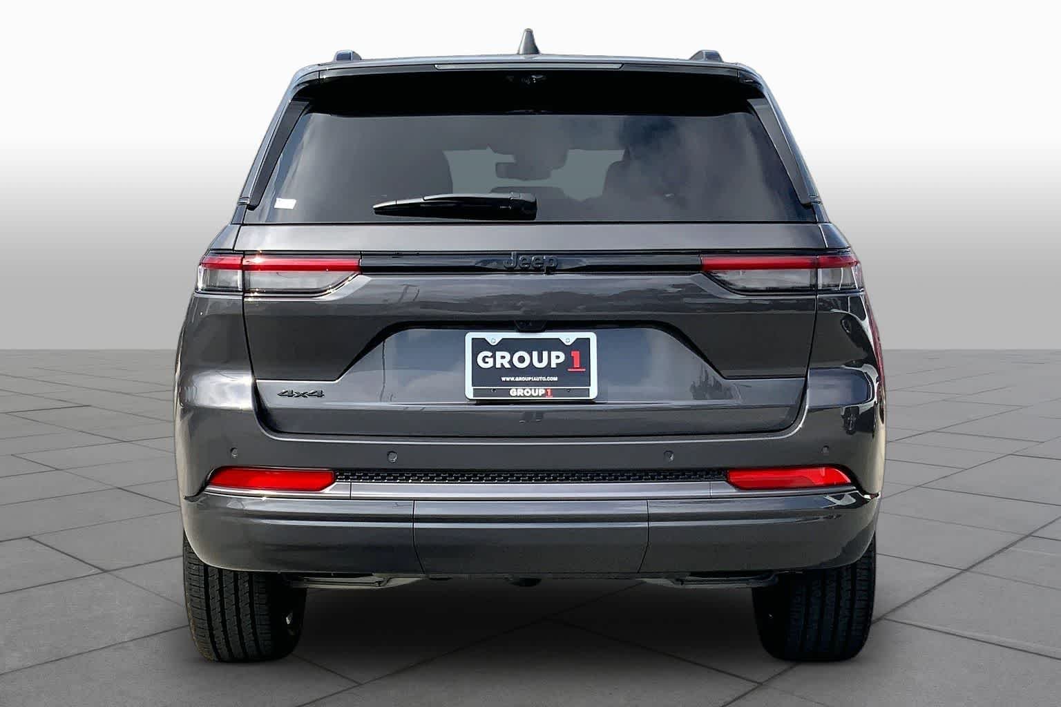 New 2026 Baltic Gray Metallic Clear-Coat Exterior Paint Jeep Limited Reserve image 4