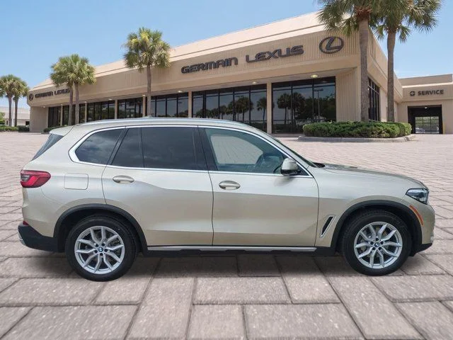 Used 2019 Beige BMW xDrive40i image 3