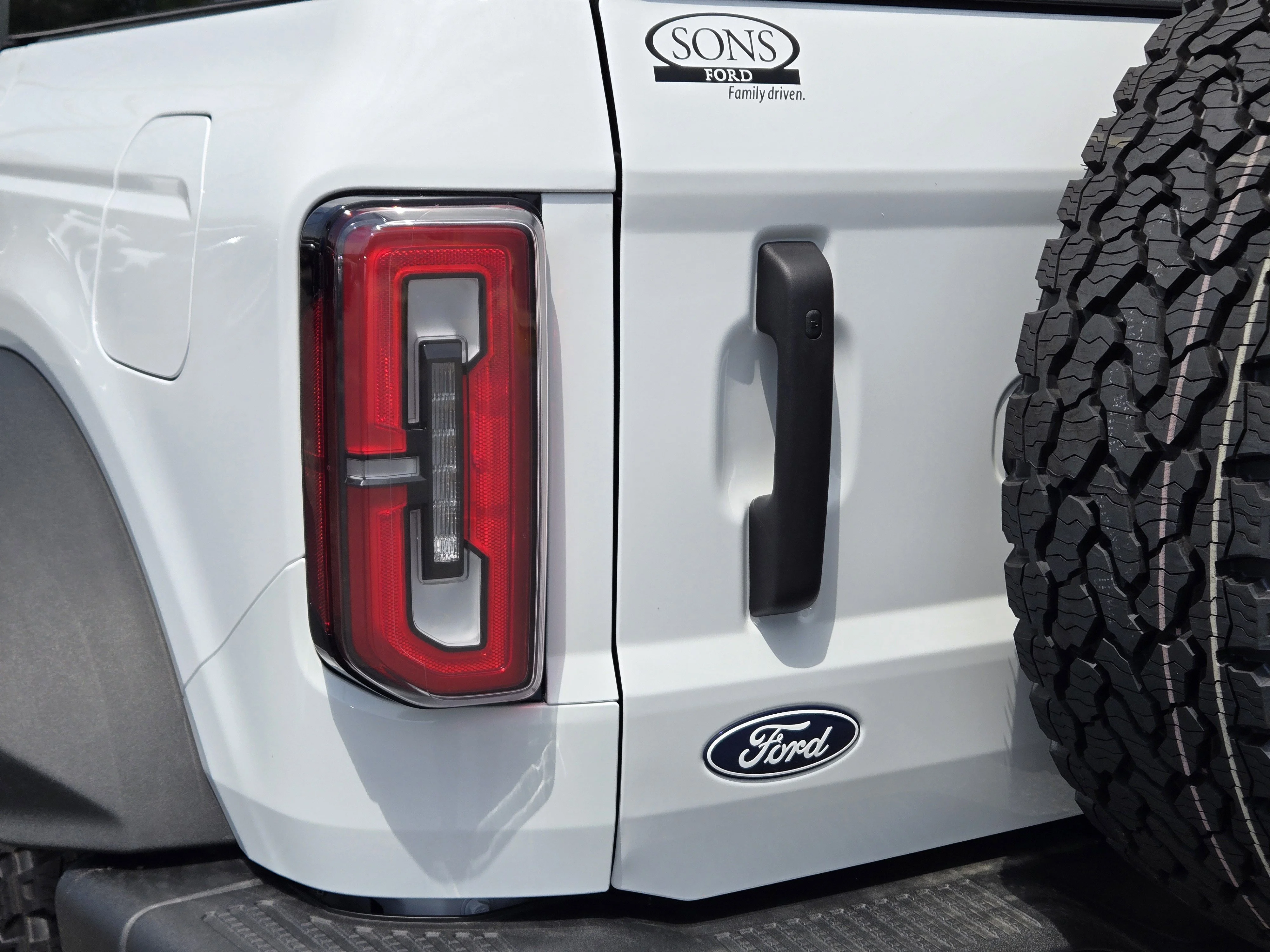 New 2026 Oxford White FORD Badlands image 10