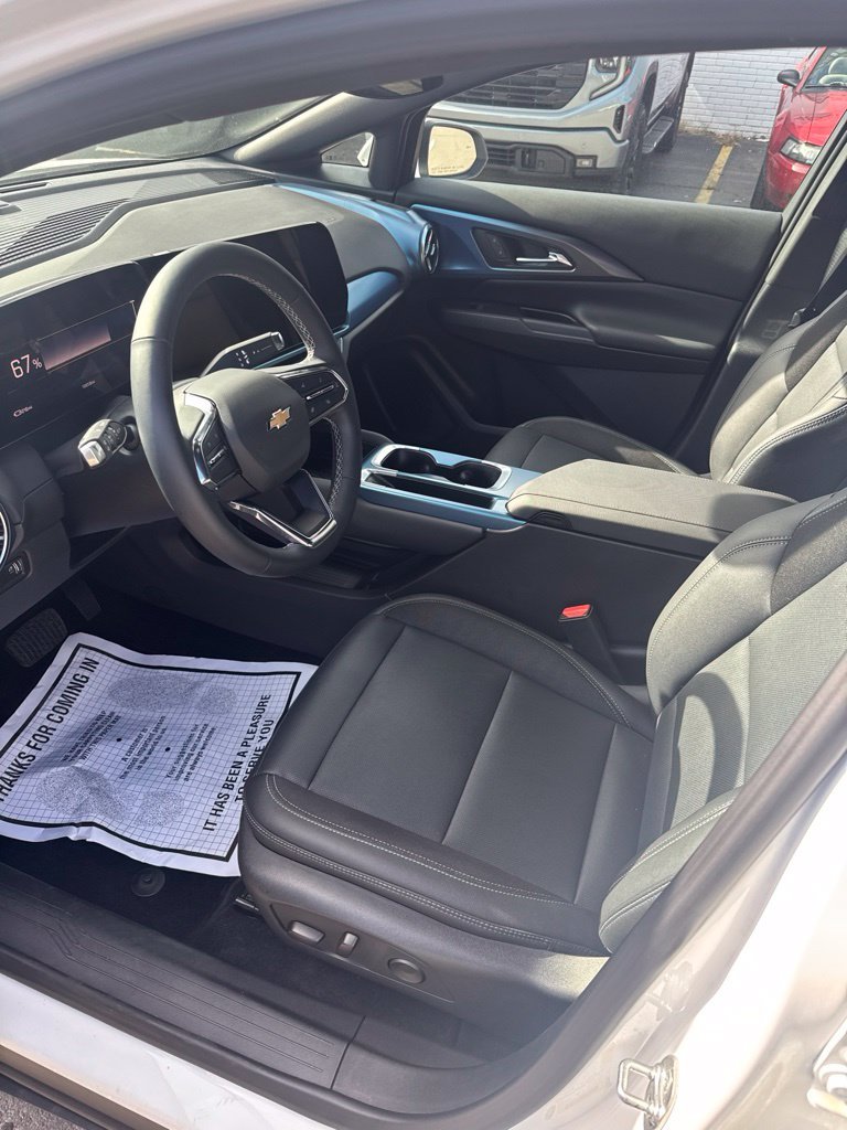 Used 2024 White Chevrolet LT image 13