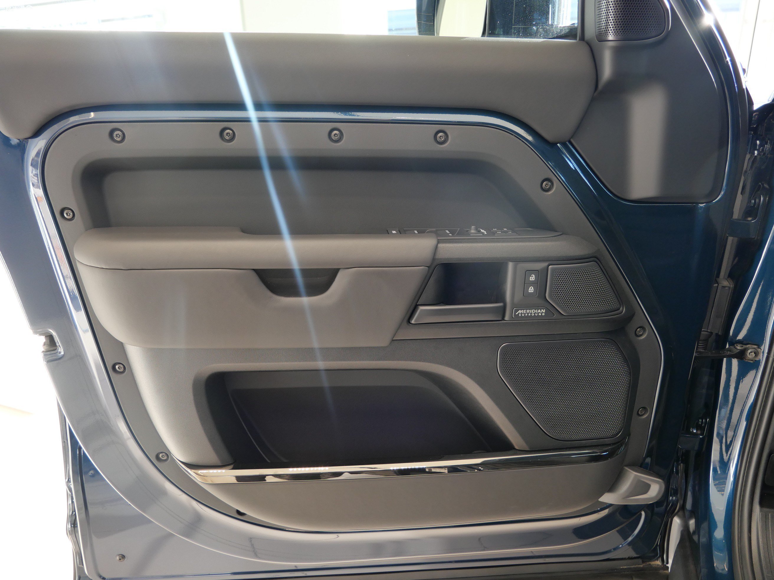 New 2026 Sargasso Blue Land Rover OCTA image 4
