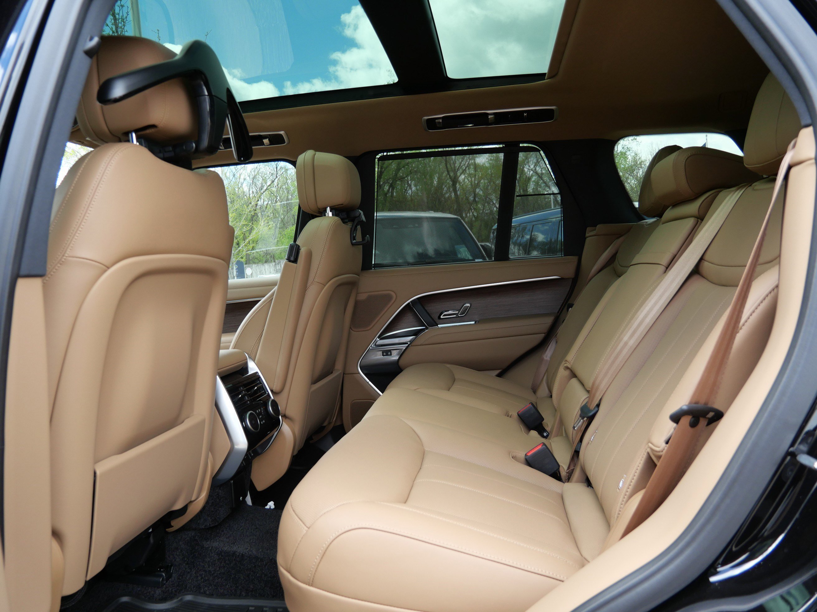 2026 Land Rover Range Rover SE - Photo 5