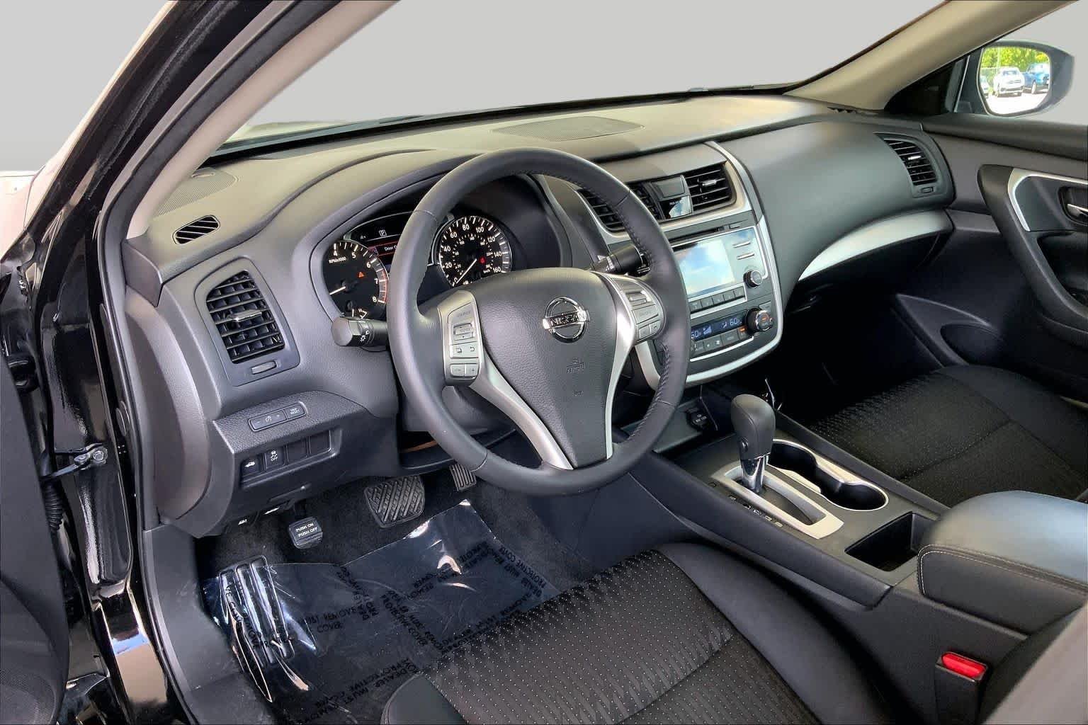 Used 2016 Super Black Nissan 2.5 SV image 18