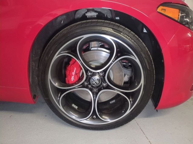 New 2025 Alfa Rosso (Red) Exterior Paint Alfa Romeo Base image 9