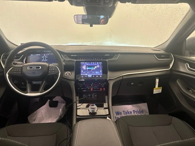 New 2026 Silver Zynith Exterior Paint Jeep Laredo X image 26