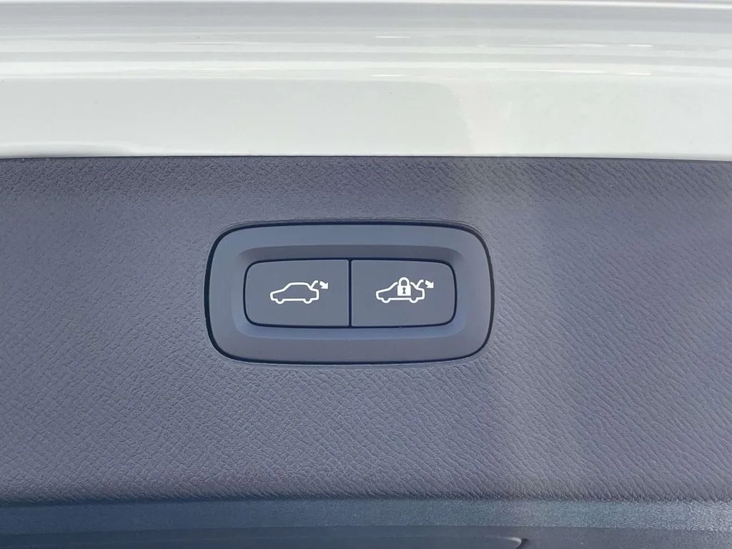 New 2026 Crystal White Volvo Plus image 30