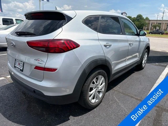 Used 2019 Molten Silver Hyundai SE image 4