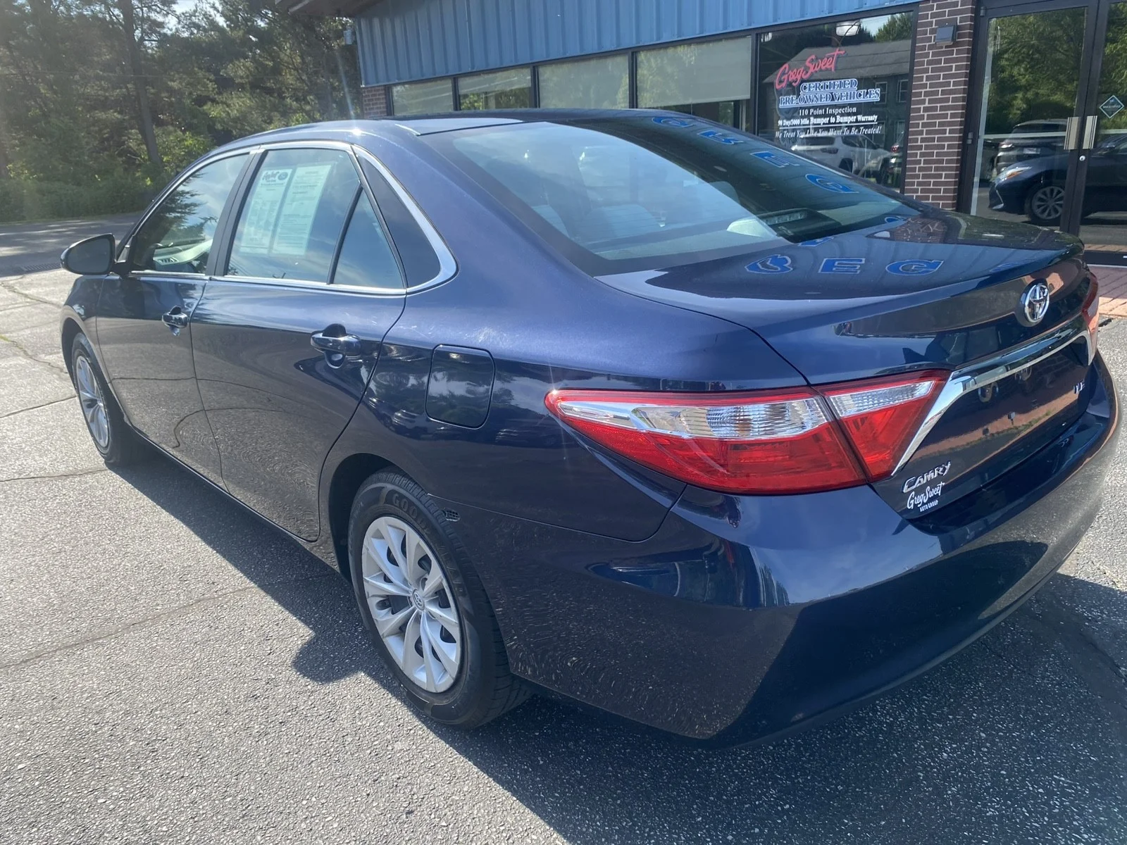 Used 2015 Blue Toyota LE image 7