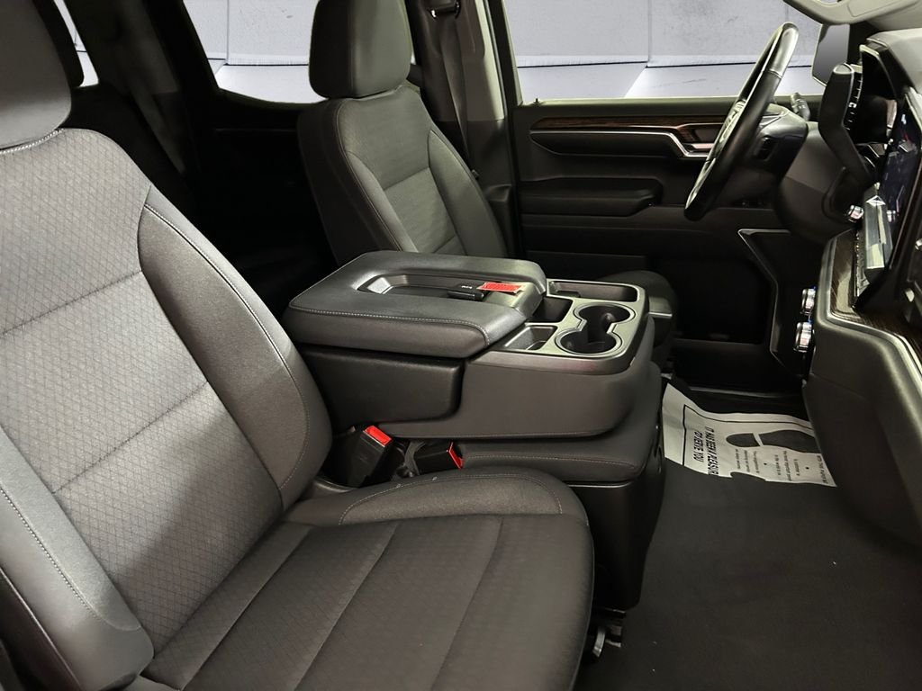 Used 2023 White GMC Elevation image 14