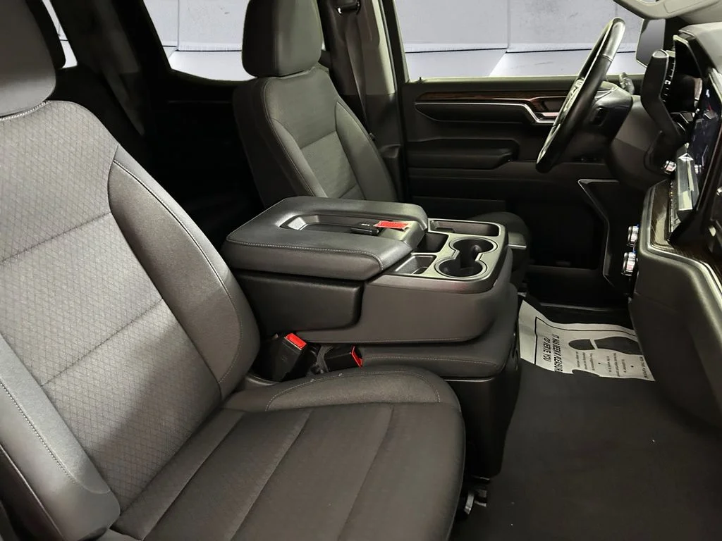 Used 2023 White GMC Elevation image 14
