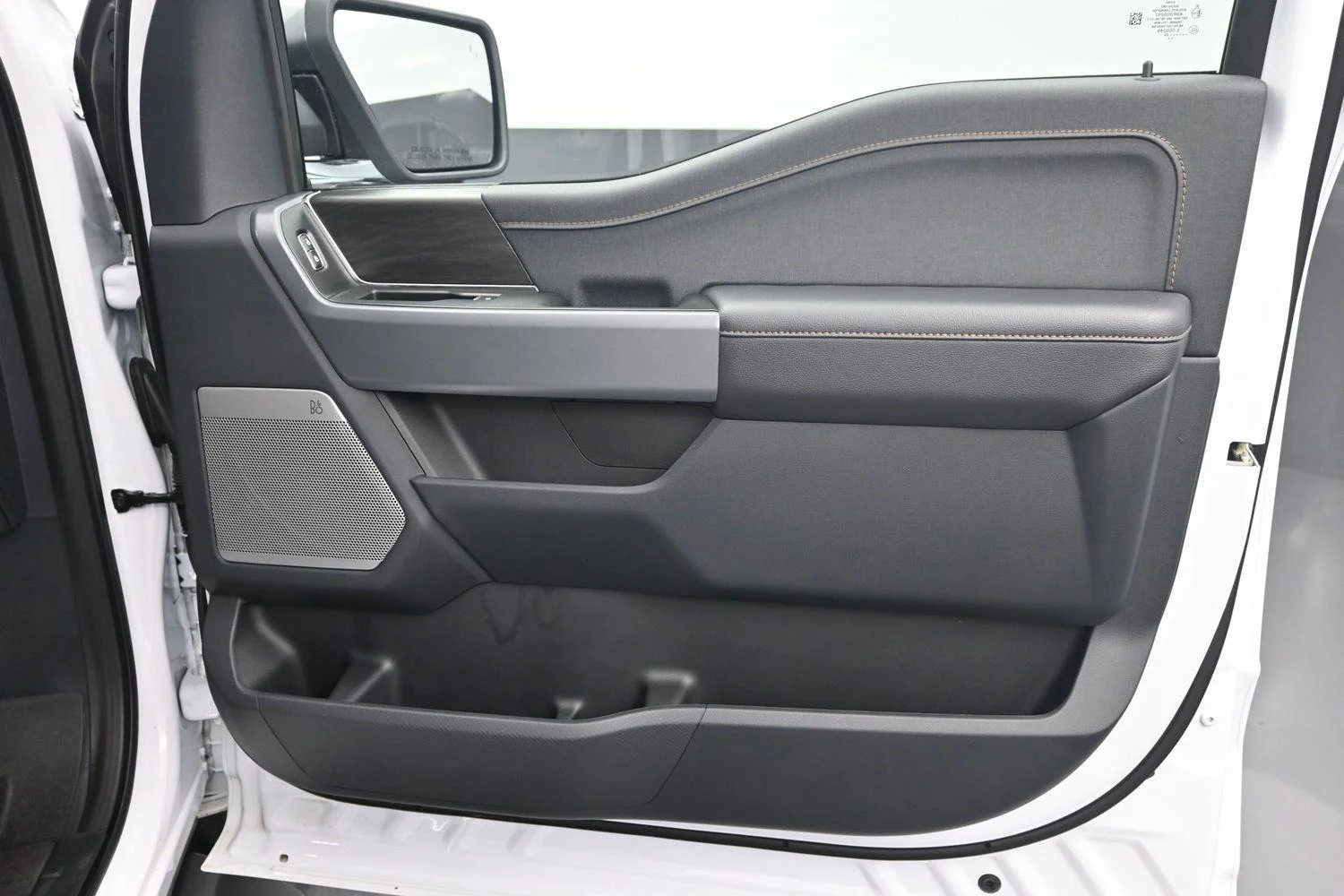 Used 2025 Oxford White Ford LARIAT image 10