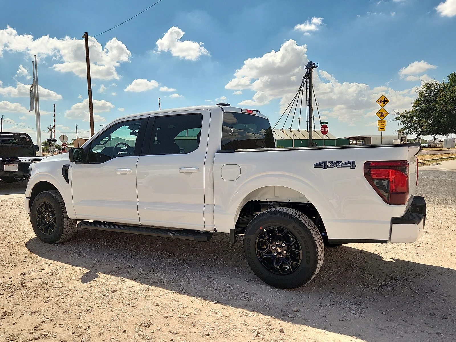 New 2026 Oxford White Ford XLT image 4