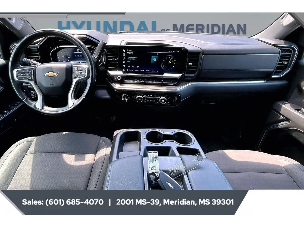 Used 2024 Summit White Chevrolet LT image 13