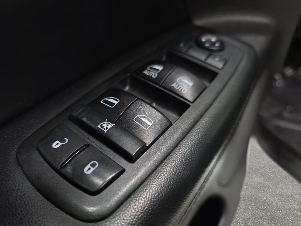 Used 2018 Bright White Clearcoat Jeep Altitude image 27