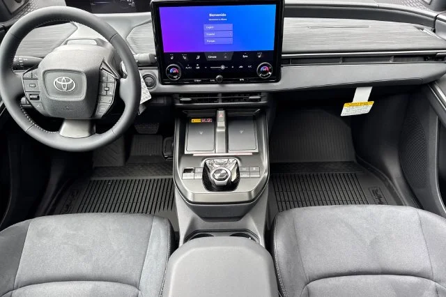 New 2026 Wind Chill Pearl with Midnight Black Metallic roof <sup>1</sup> Toyota  XSE image 15