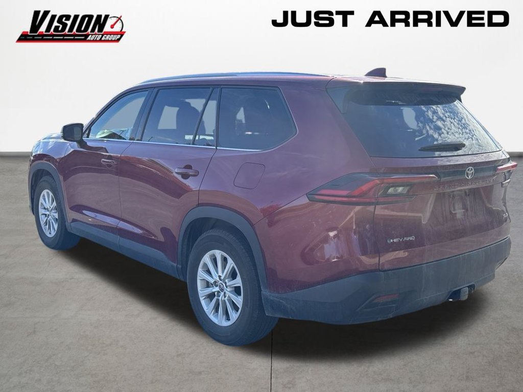 Used 2025  Toyota XLE image 3