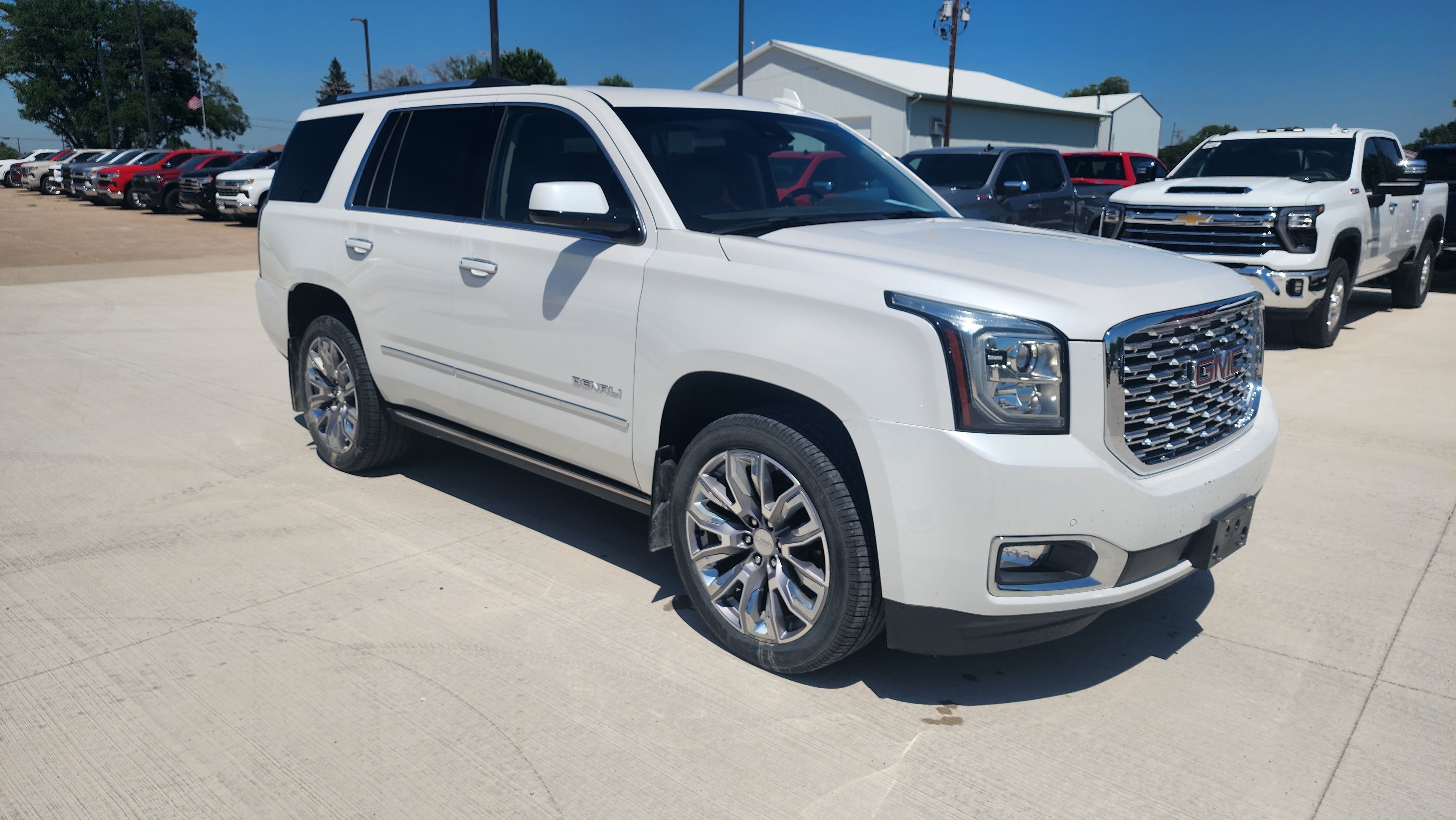 Used 2019 WHITE FROST TRICOAT GMC Denali image 3