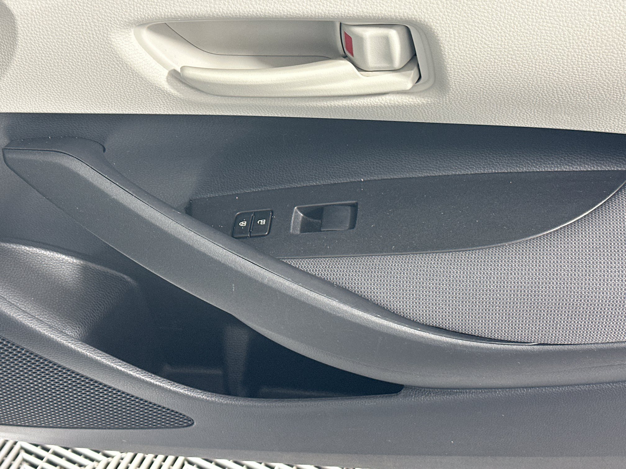 Certified Used 2025 Ice Toyota LE image 28