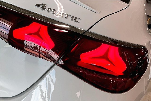 New 2026 MANUFAKTUR Moonlight White Metallic Mercedes-Benz E 450 image 51