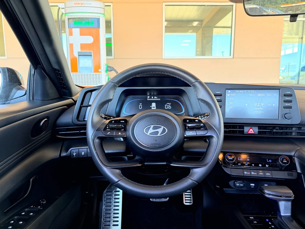 Used 2025 Abyss Black Hyundai SEL Sport image 15